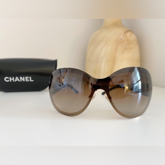 CHANEL ~ Vintage Brown Quilted Oversized Oval Sunglasses - Picture 4 of 8